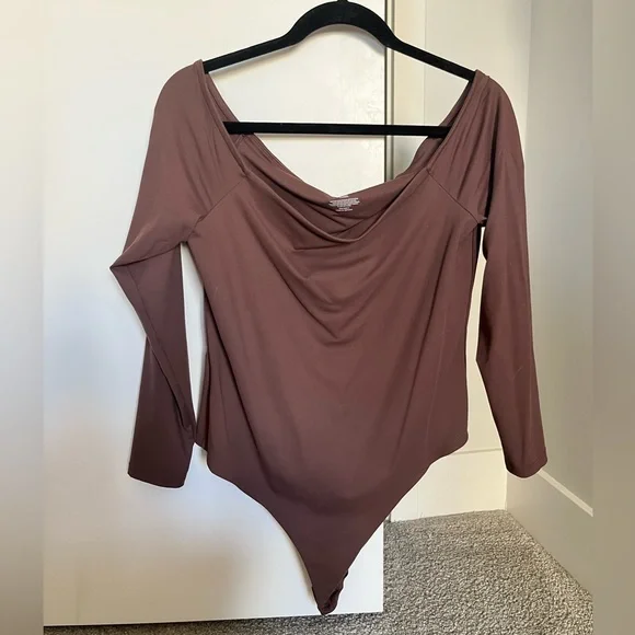 nuuds off the shoulder bodysuit - Picture 3 of 3